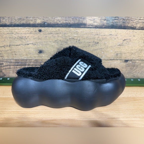 UGG Black Fluffy Slide Sandals sugarcloud - Picture 1 of 10